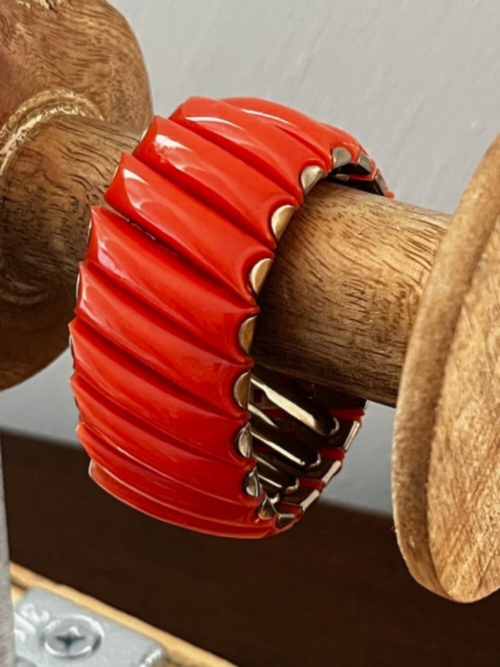 Vintage Lucite Accordion Stretch Bracelet Orange Gold Tone Metal